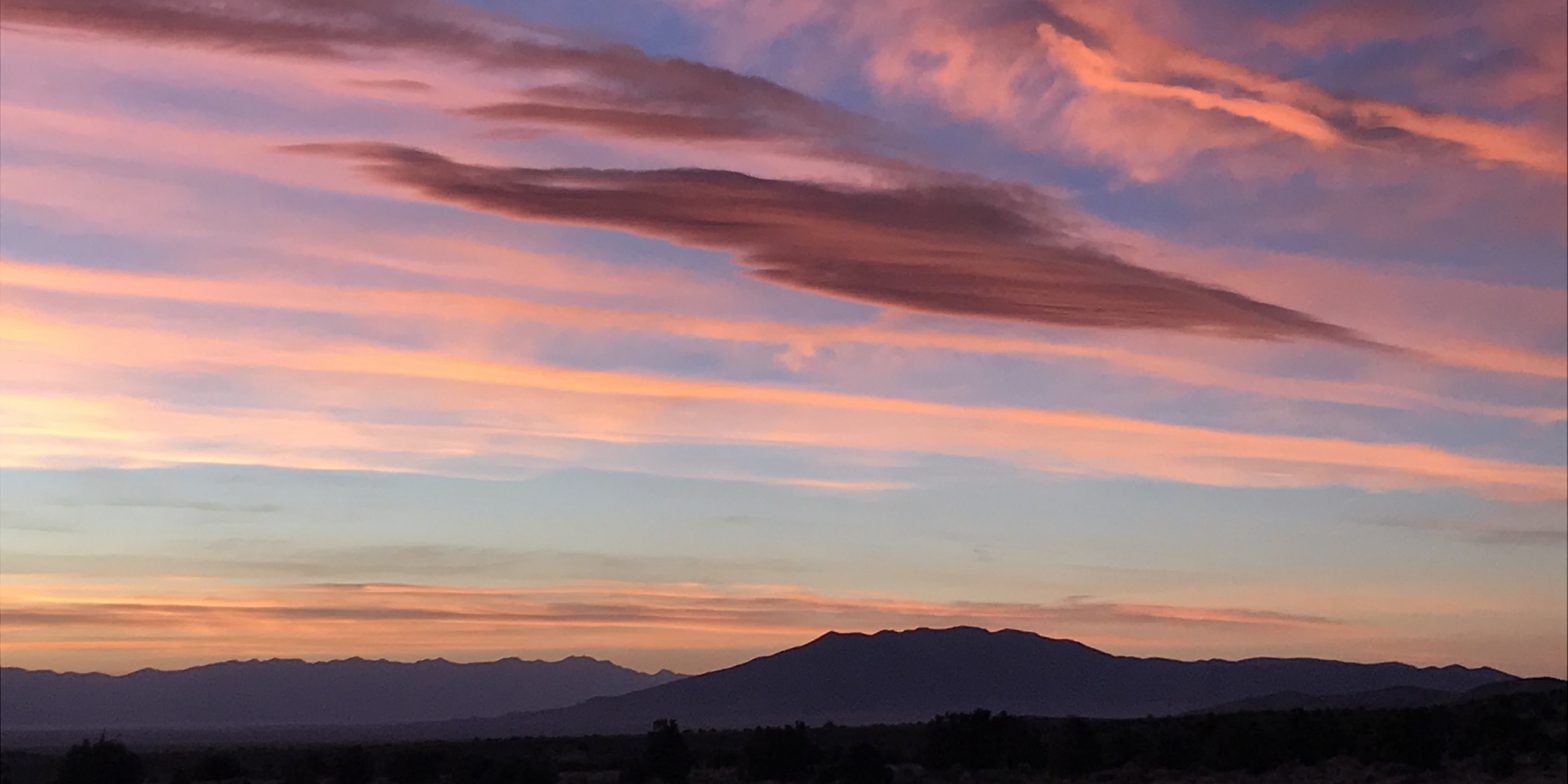 pink-sunset-mountain-view